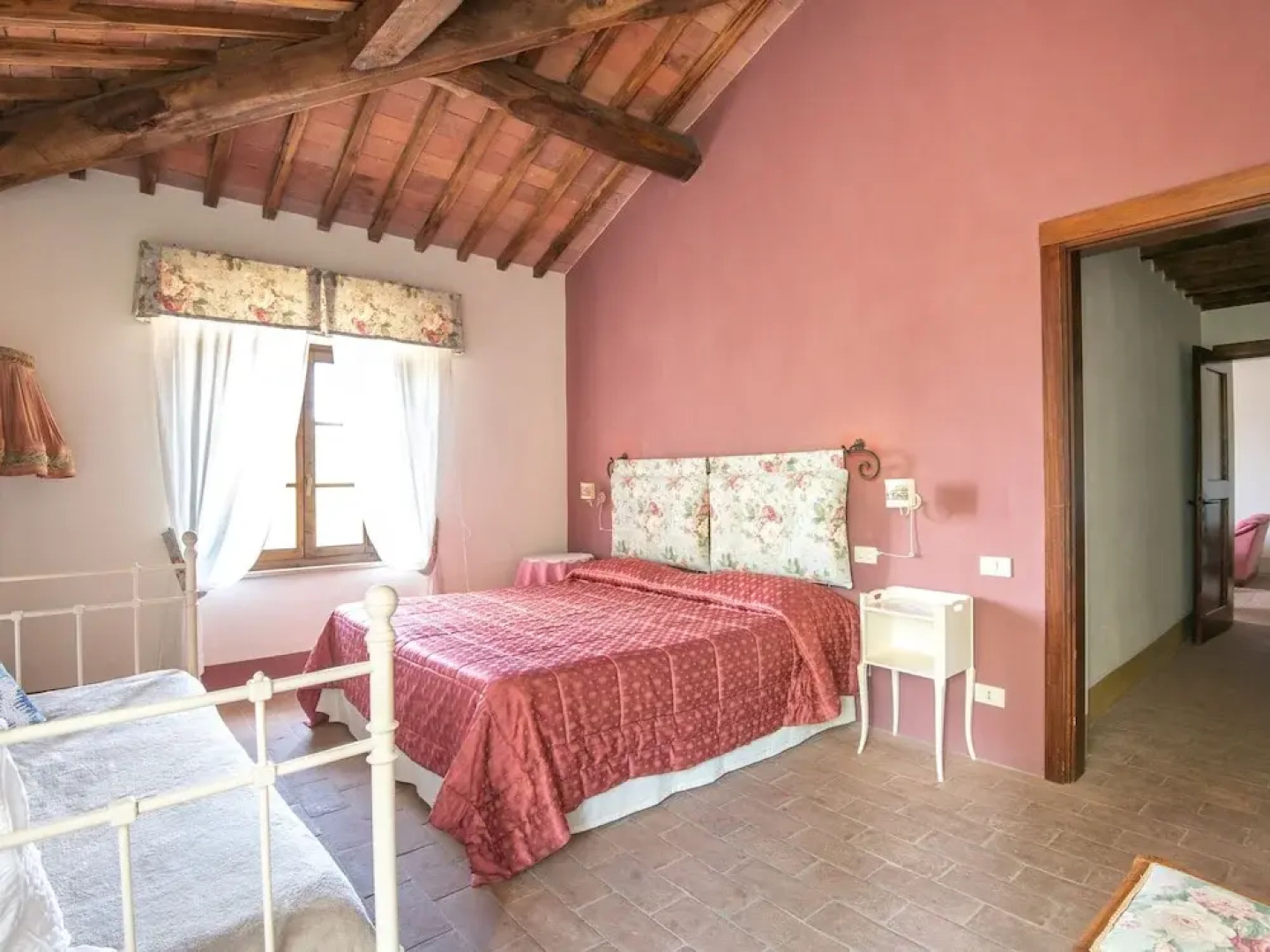 Secluded Apartment in Rapolano Terme with Garden