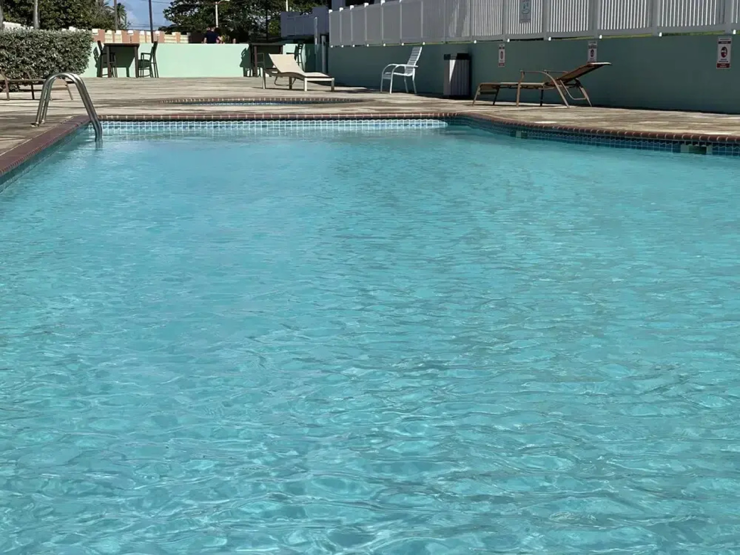 Beach condo with Pool and Ocean View