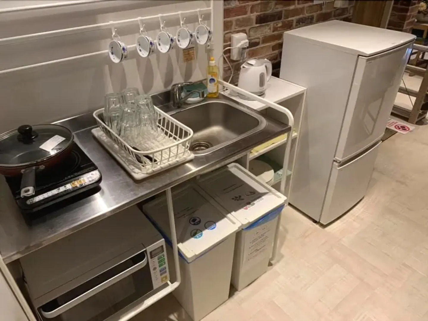 Guesthouse Akashi Hikaria - Hostel