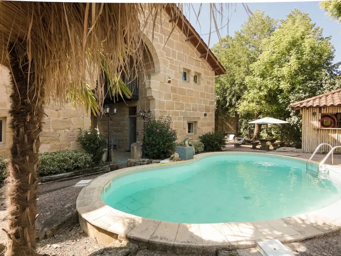 Lush Mansion in Lacapelle-marival With Jacuzzi