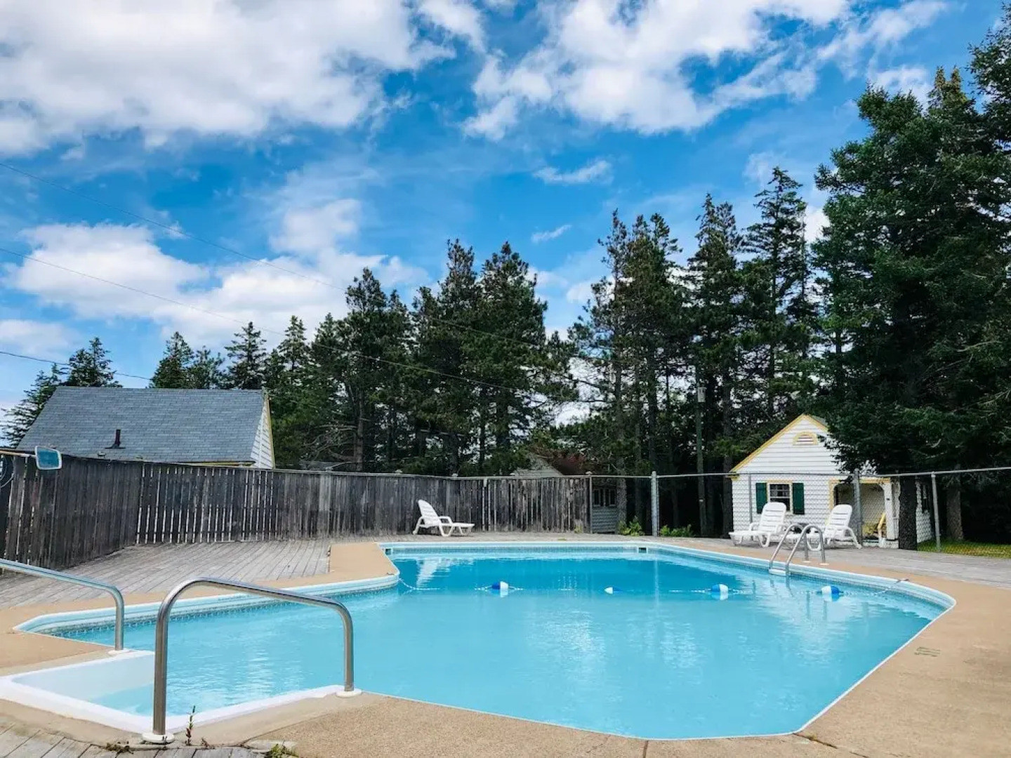 Green Gables Bungalow Court