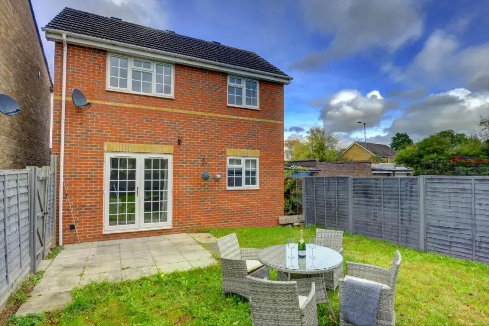 The Snagge I eco-Serviced Accommodation I A Cute Detached House I Large Garden I Pet Friendly I Free Parking I By SILVA