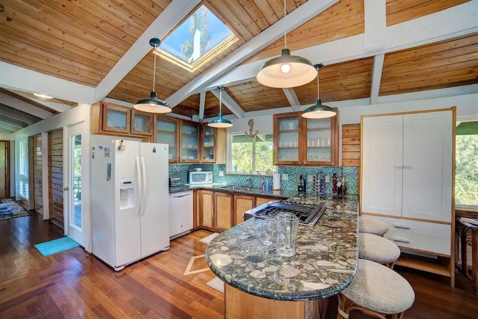 Hale Ki'i Maka Manu 4 Bedroom Home by RedAwning