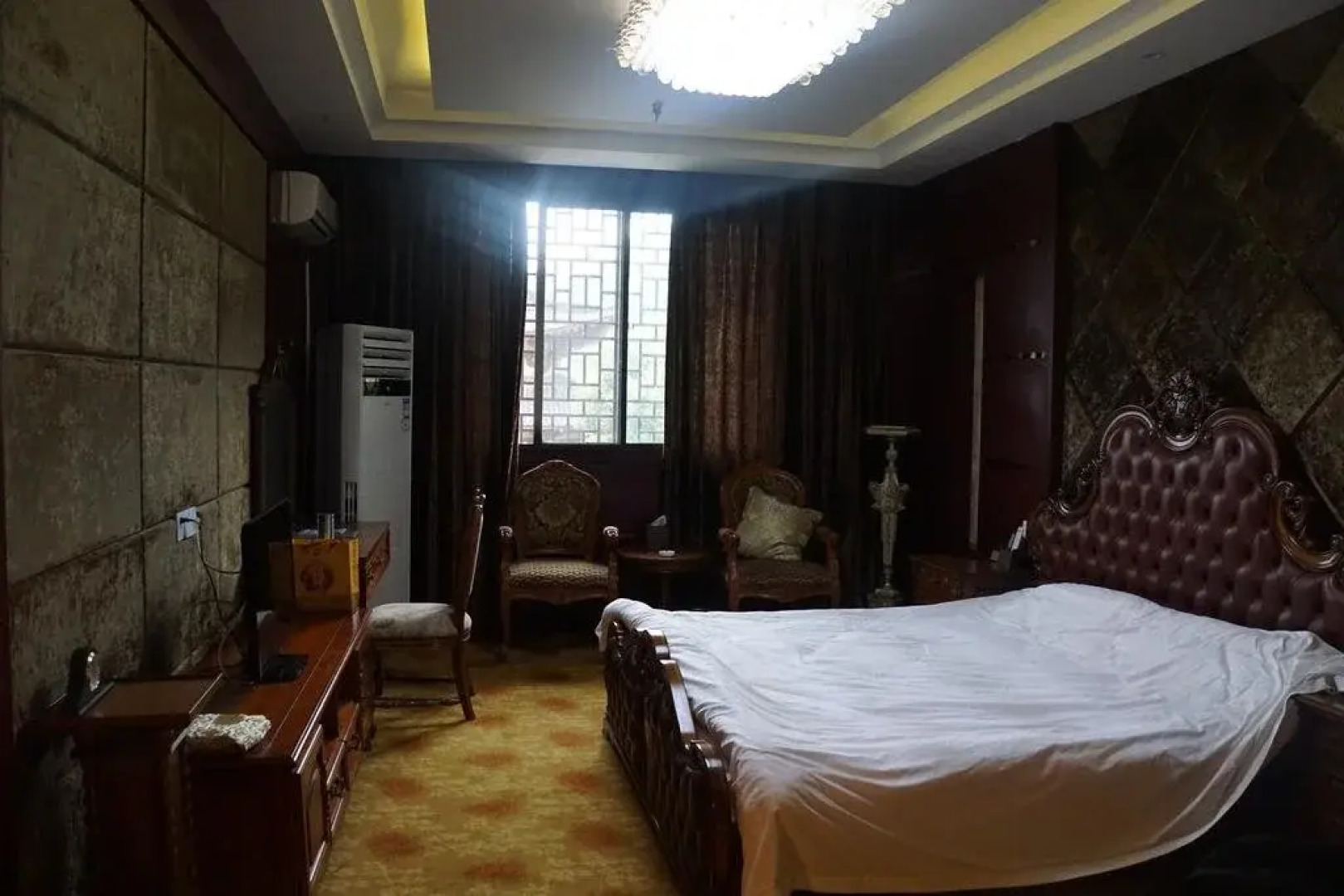 Dadongshan Holiday Inn