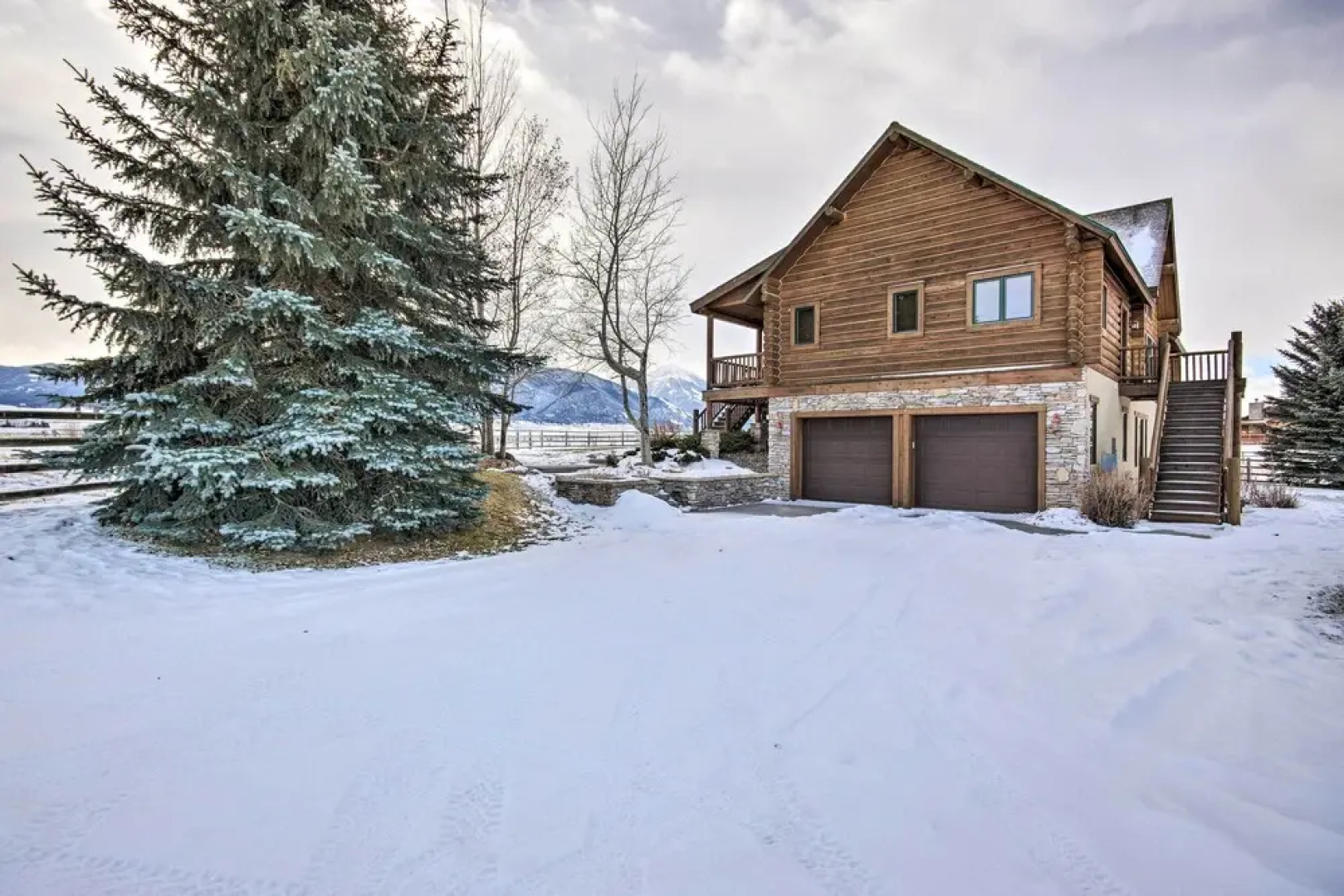 Rustic Livingston Home w/ Deck + Mtn Views!