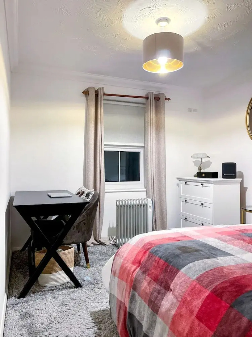 1-bed Apt, Sleeps 2, 20 min Walk to Centre