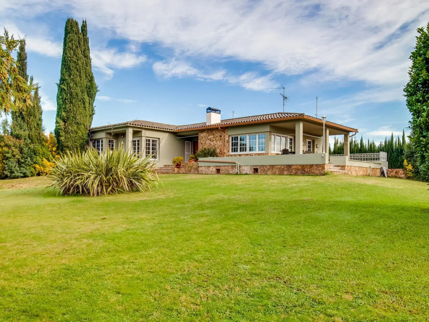 Deluxe Villa in Urbanització Bon Relax near Beach