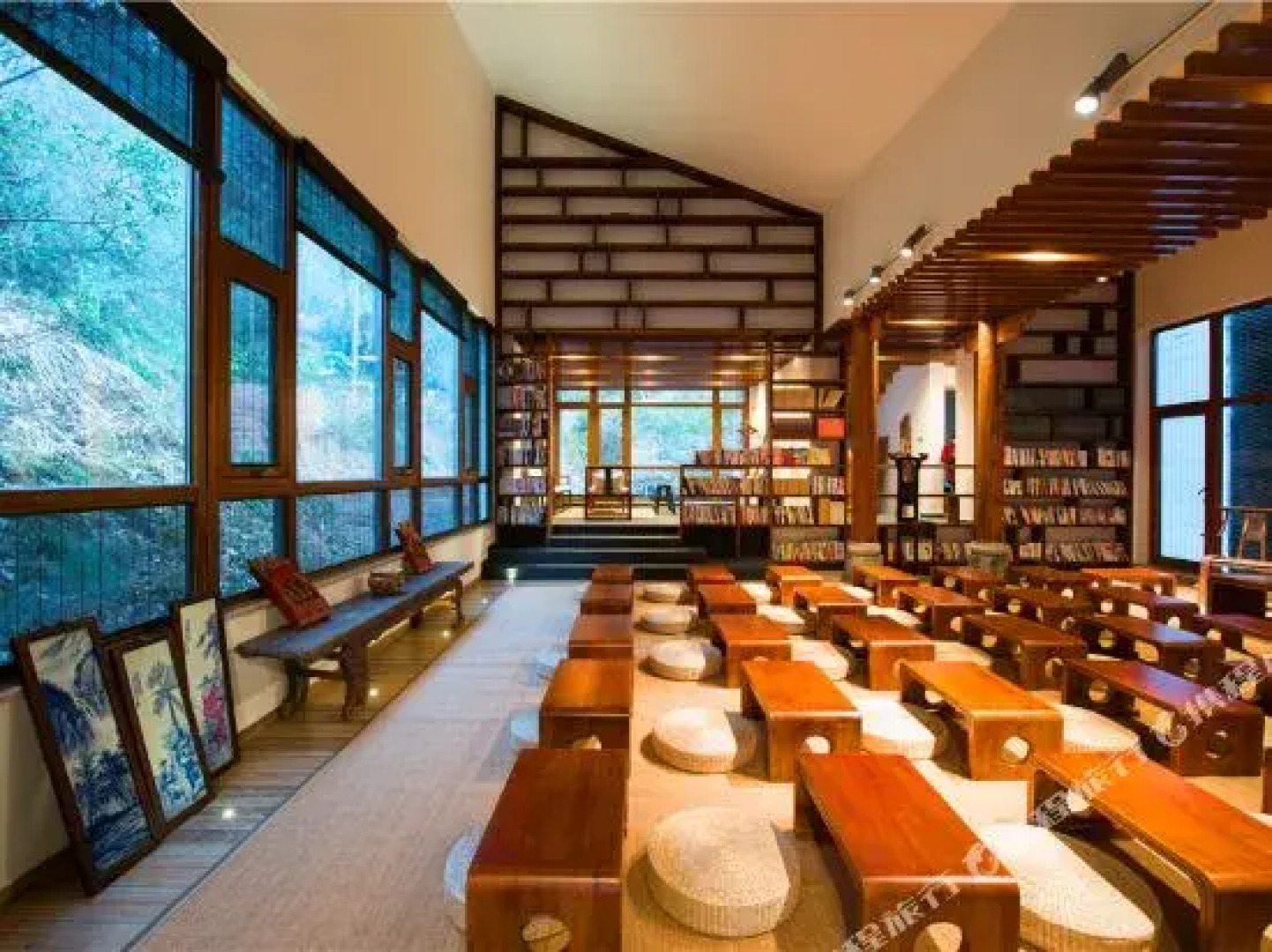 Zizai Pingjiang Wild Luxury Resort