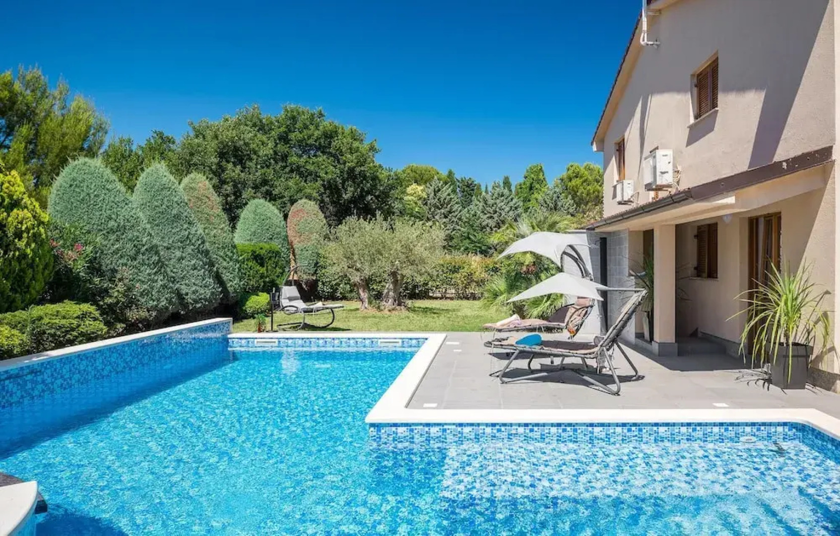 Amazing Home in Medulin with Outdoor Swimming Pool, Hot Tub & WiFi