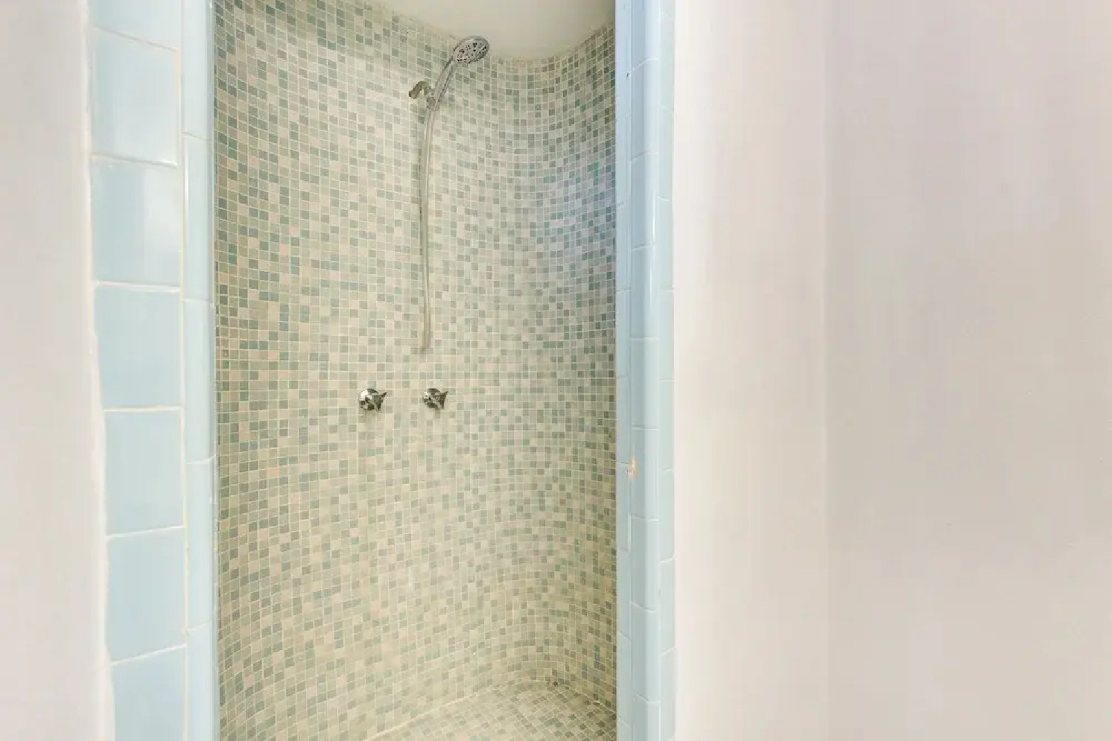 Walk to Beach: Unique Family Gem in Pass Christian