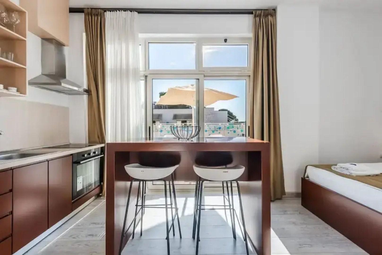 Stylish Studio With Spacious Balcony -trendafili