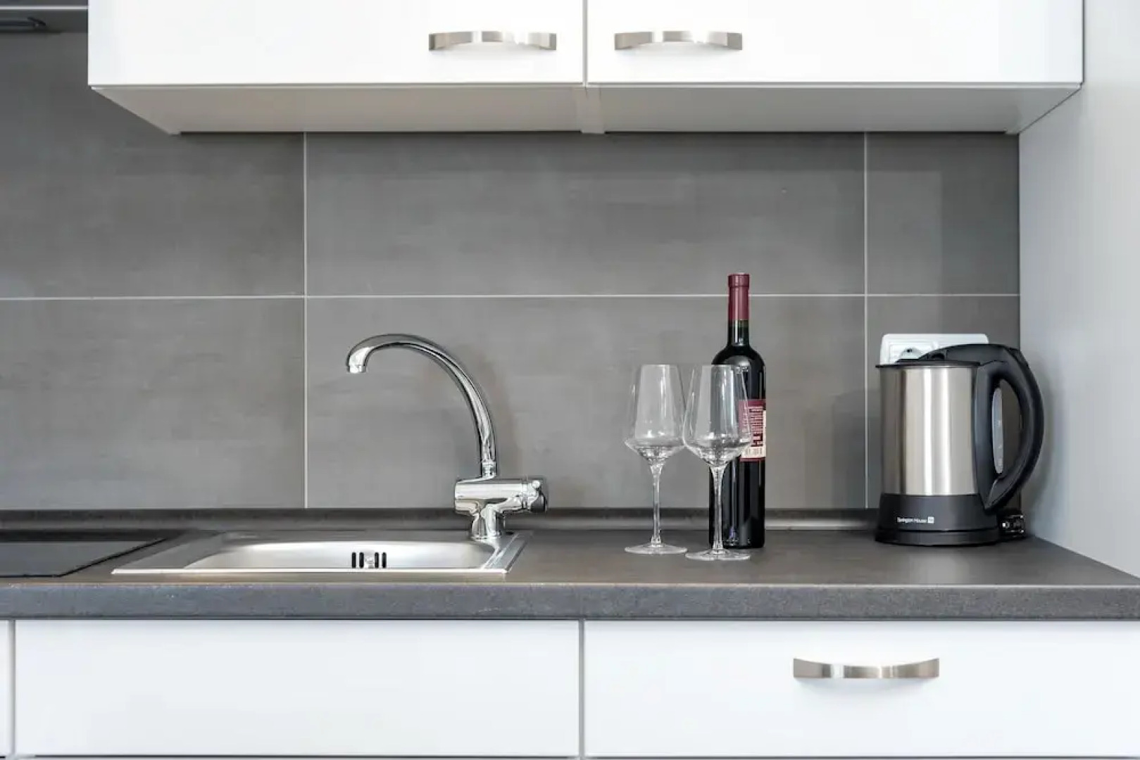 Sunny Sky apartments beneath Biokovo