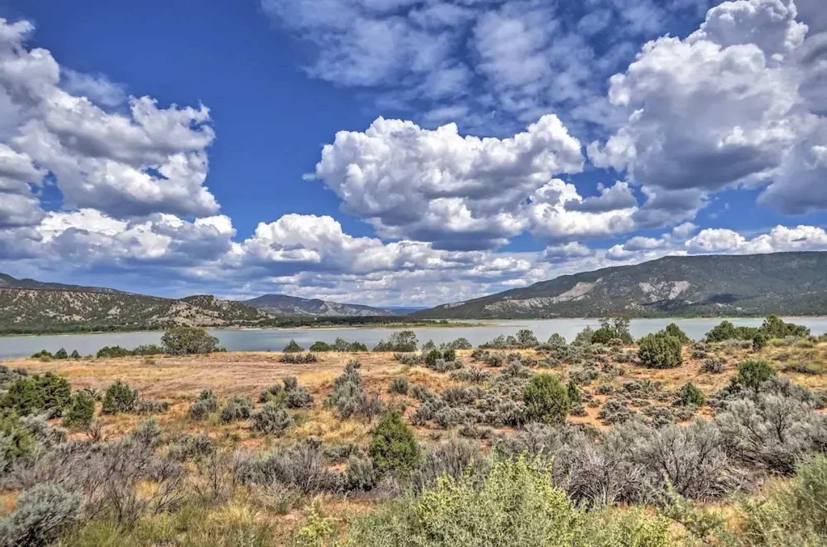 Quiet Pagosa Springs Cabin: Lake & Mountain Views!