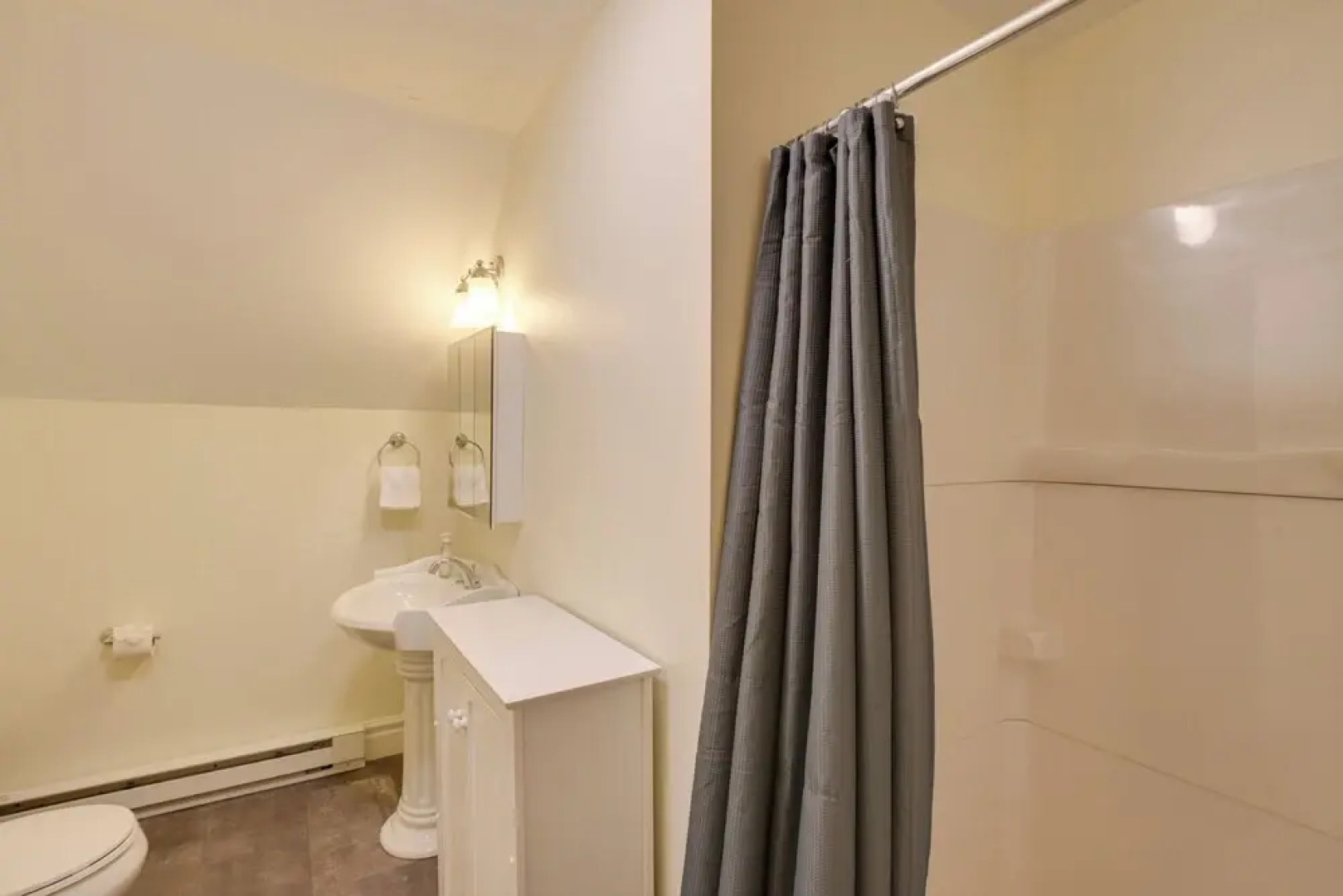 Walk to Sorrento Town Dock: Pet-friendly Apartment