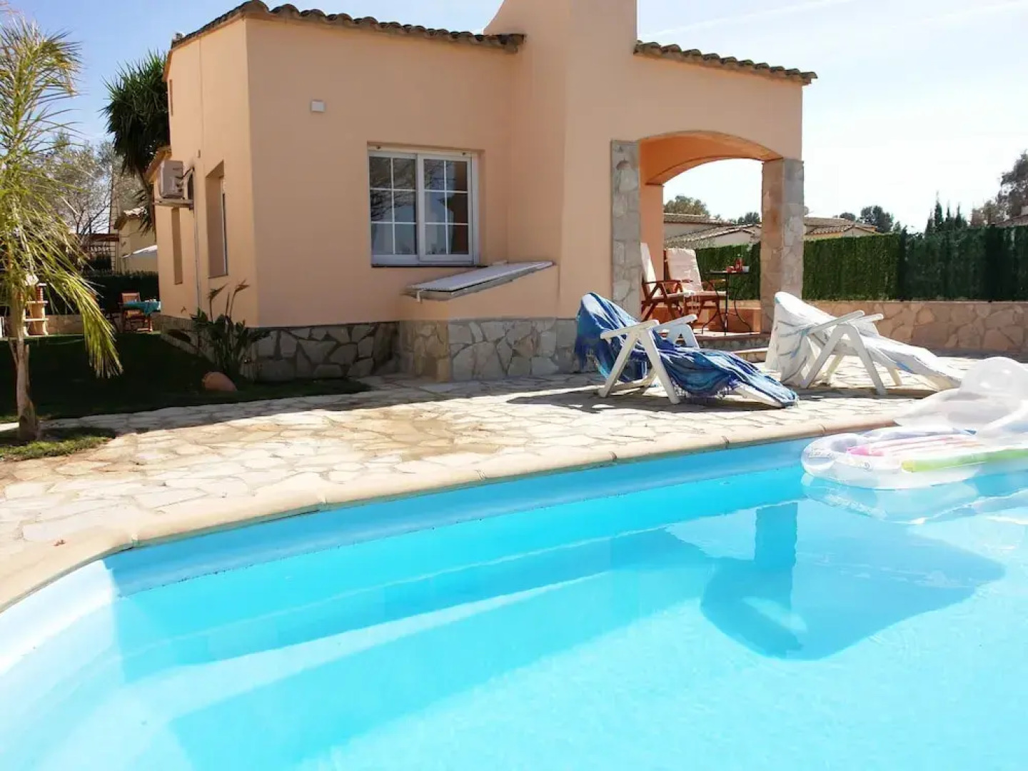 Splendid Holiday Home in St Pere Pescador With Swimming Pool