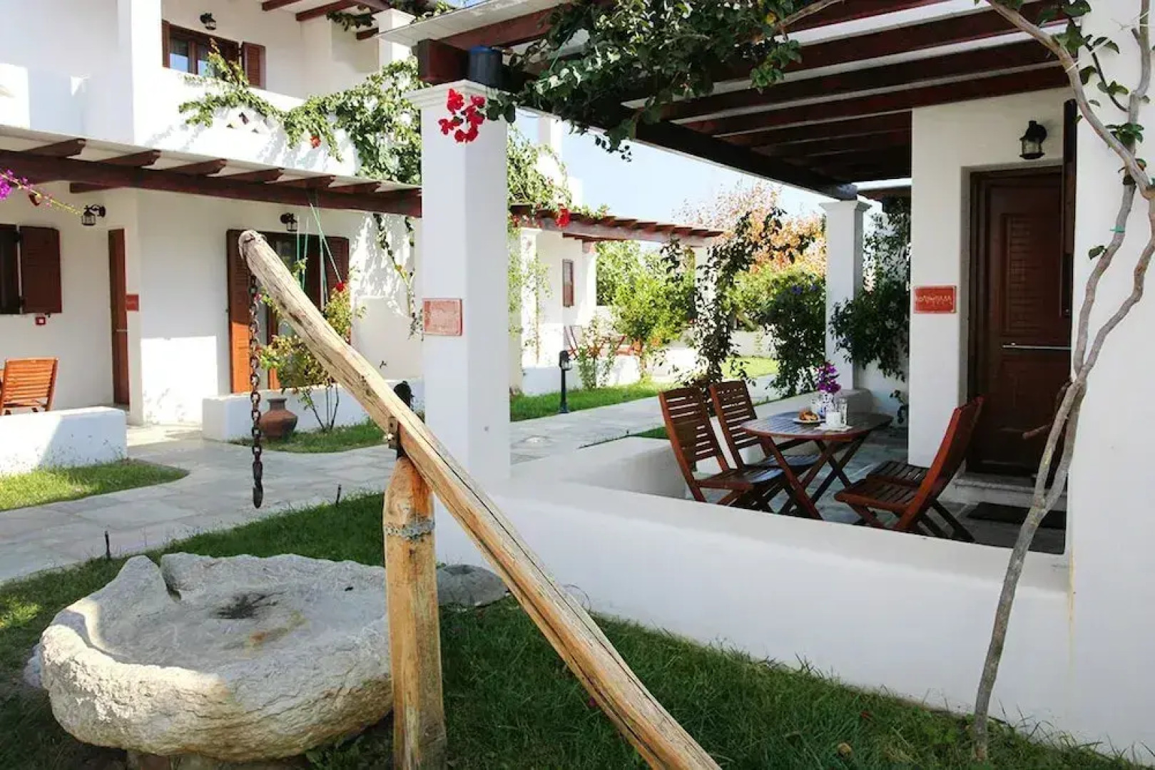 Anemonisia Skyrian Living