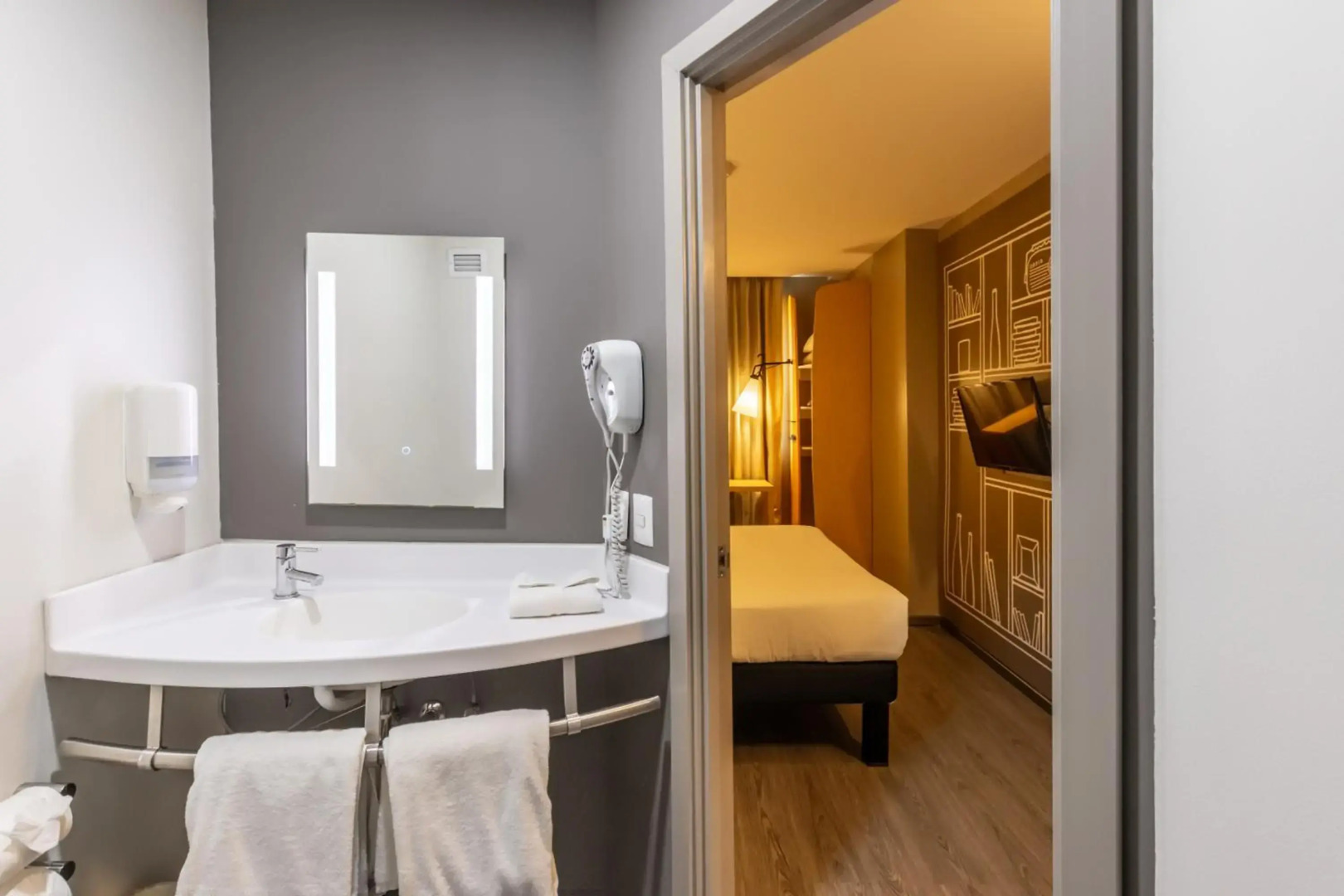 Ibis Tijuana Zona Rio