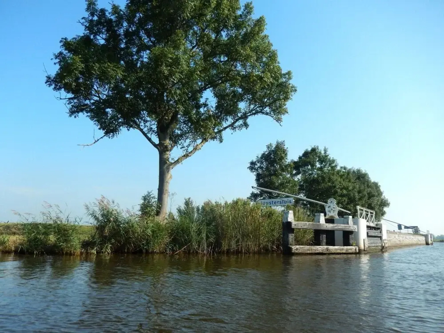 Cosy Holiday Home in Friesland by the Lake
