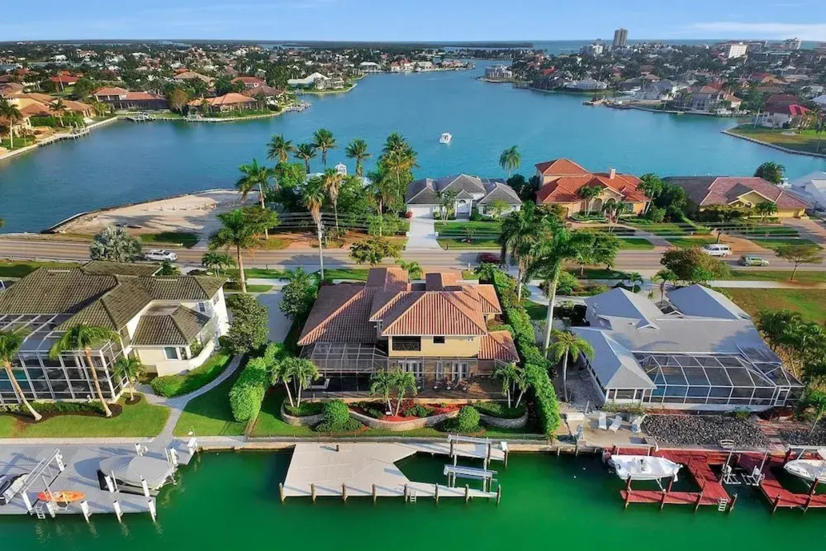 WIN1288 4 Bedroom Holiday Home by Marco Naples Vacation Homes