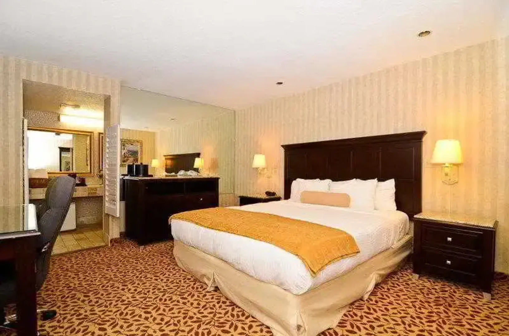 Best Western Plus Laguna Brisas Spa Hotel