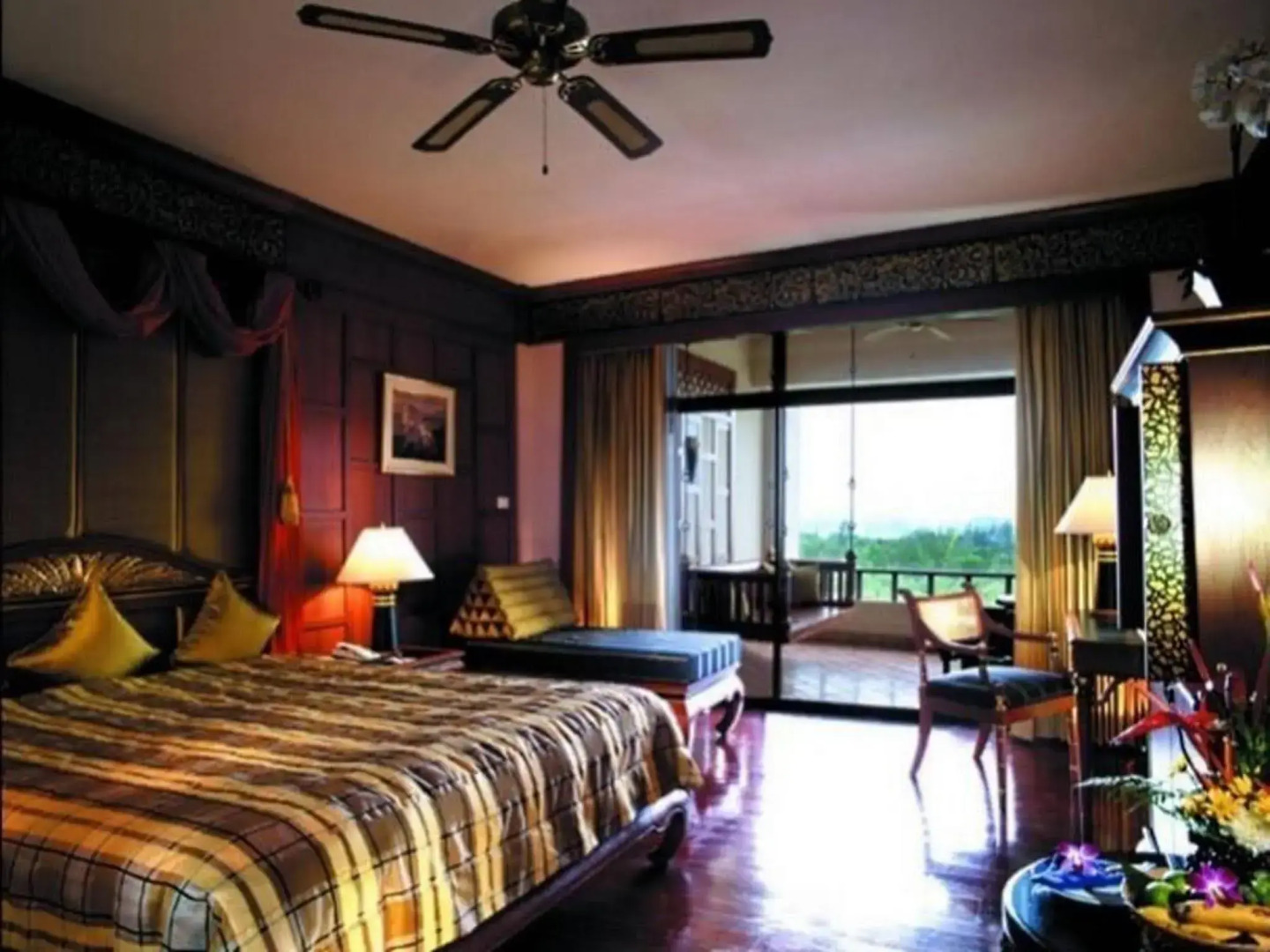 Pavilion Queen's Bay