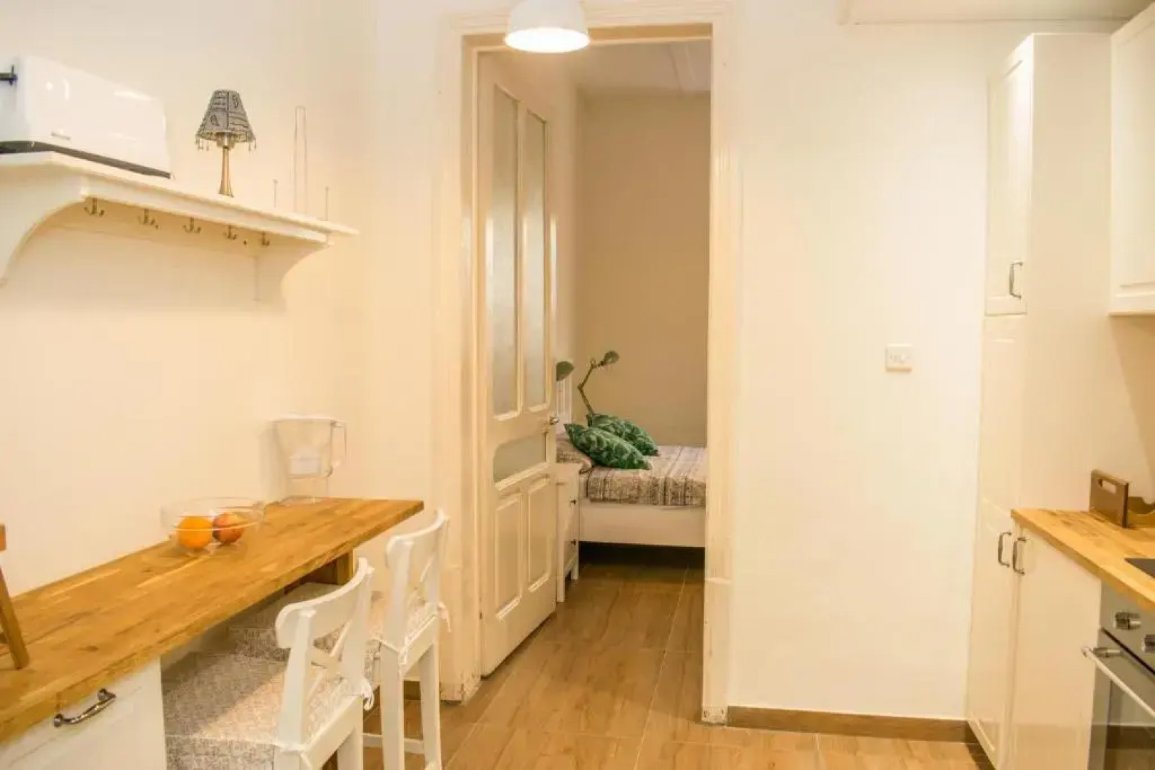 Vincenti Strait Street Suite