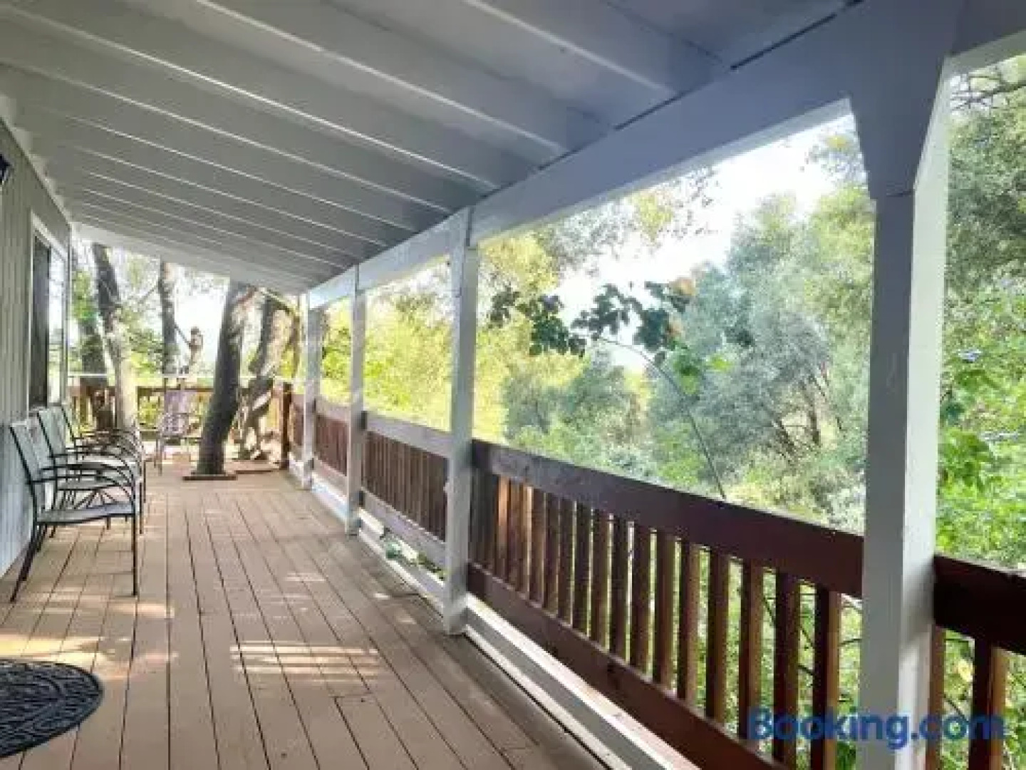 Sierra Mountain Lodge