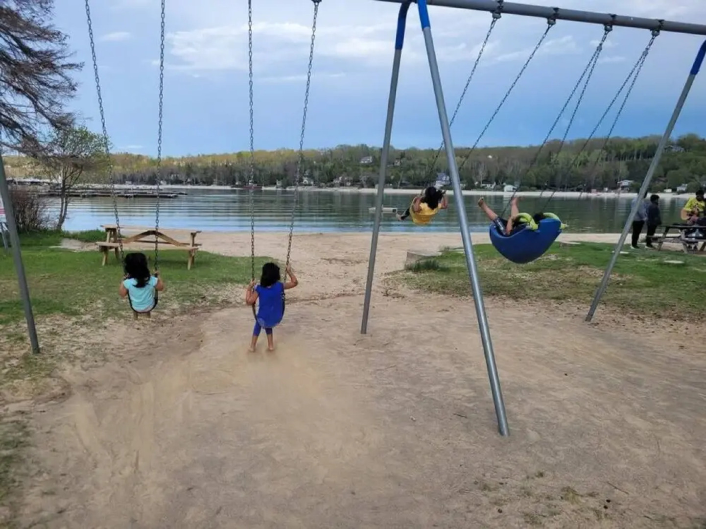 Family Friendly Cottage Walking Distance to Lions Head Beach