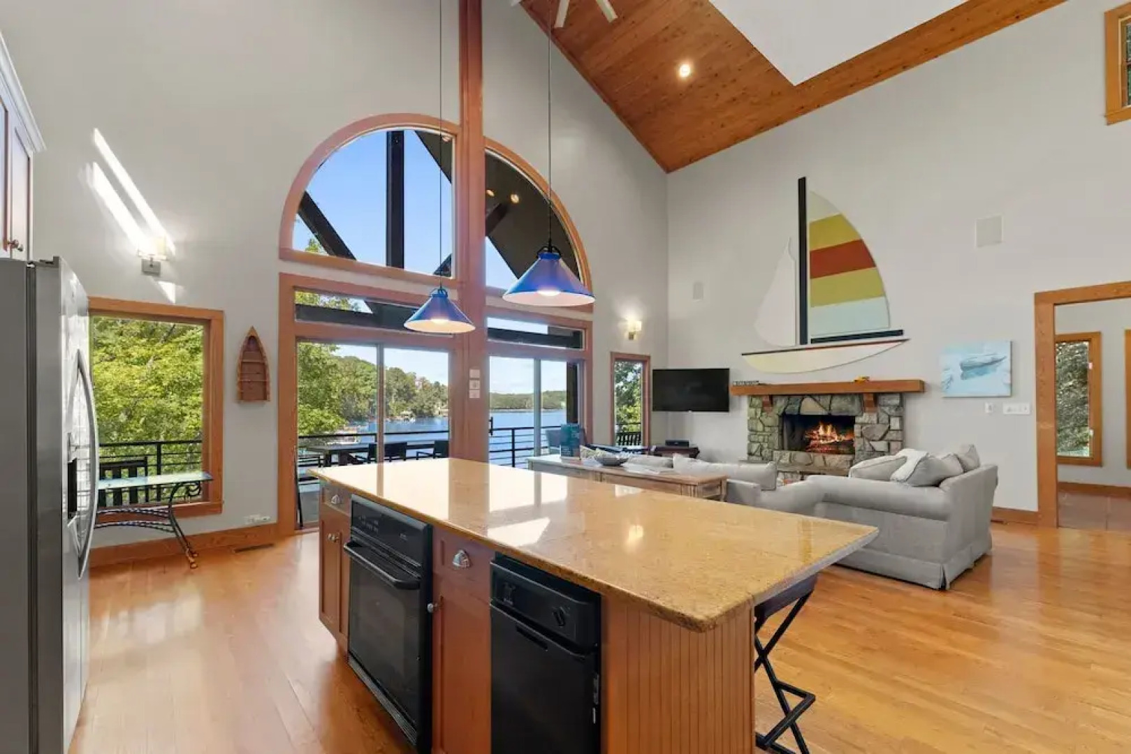 Mi Casa Su Casa by Avantstay Lakefront Escape