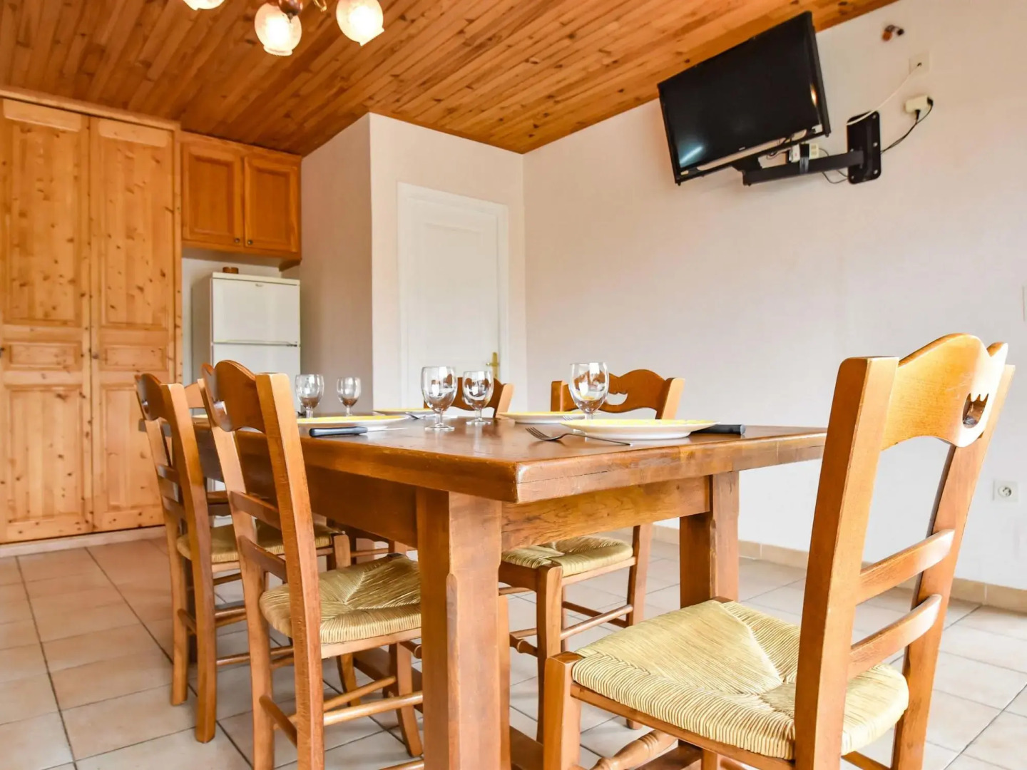 Beautiful Holiday Home, Near Centre. Private Pool. Private Garden. Roofed Terrace