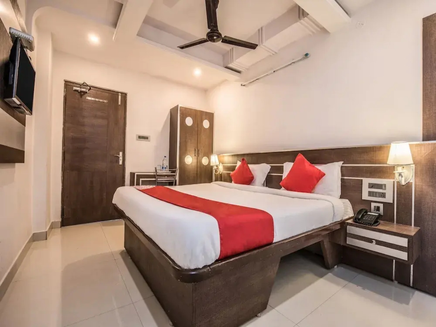 OYO 16930 Madhura Inn