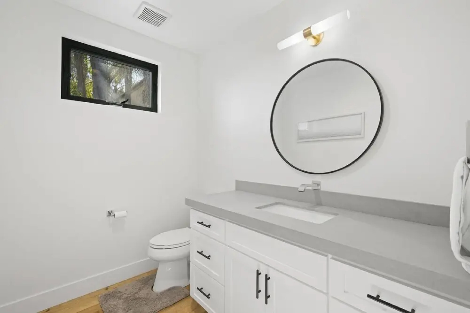 Enc831 4 Bedroom Home by Redawning