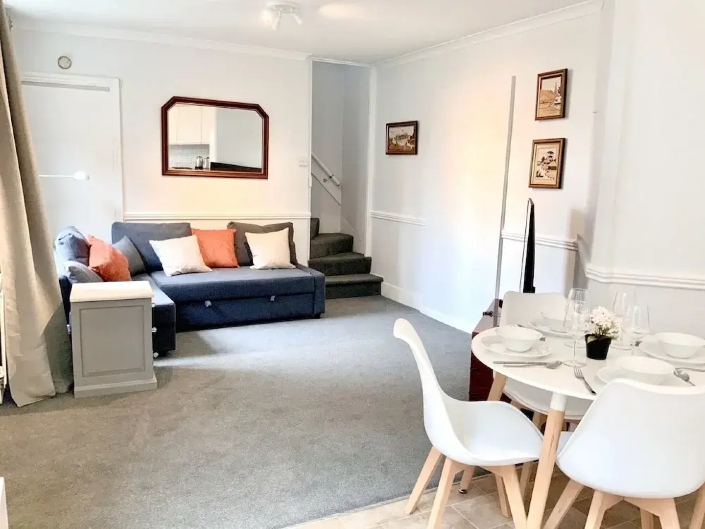 BookedUK - Large Cosy Cottage