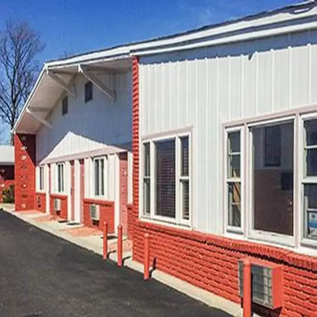Travelodge by Wyndham Bay Shore Long Island