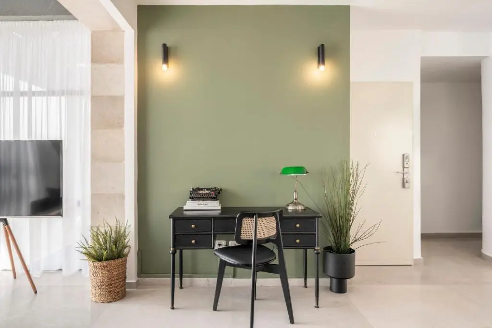 Mr. Agrippa - By TLV2GO