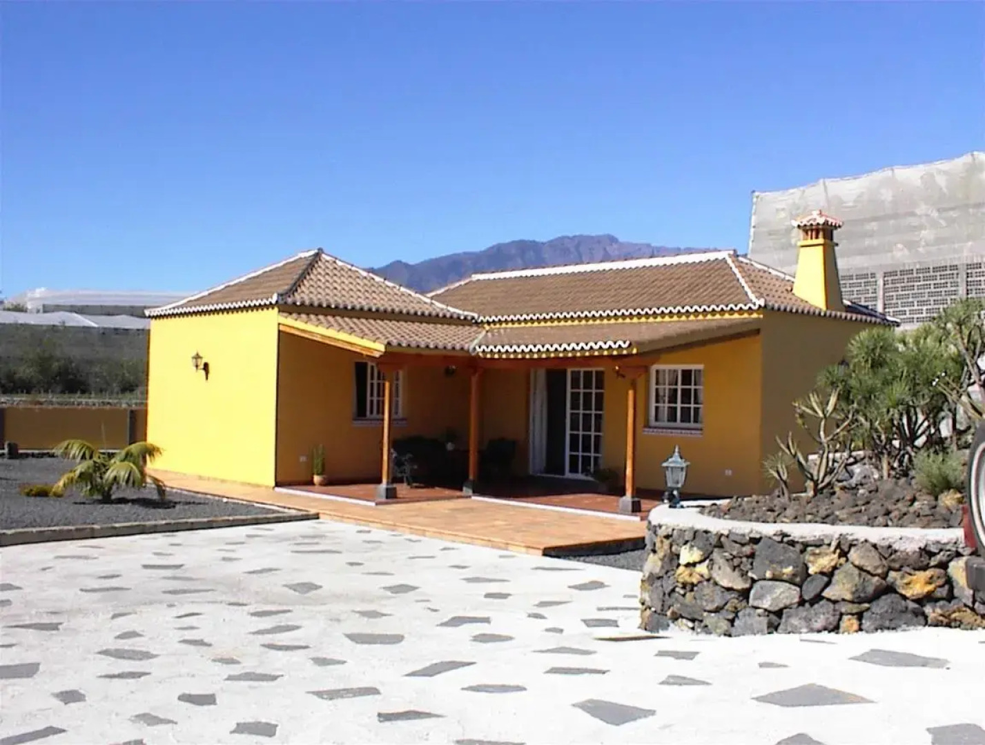 Casa Manuel y Lucía A by Isla Bonita