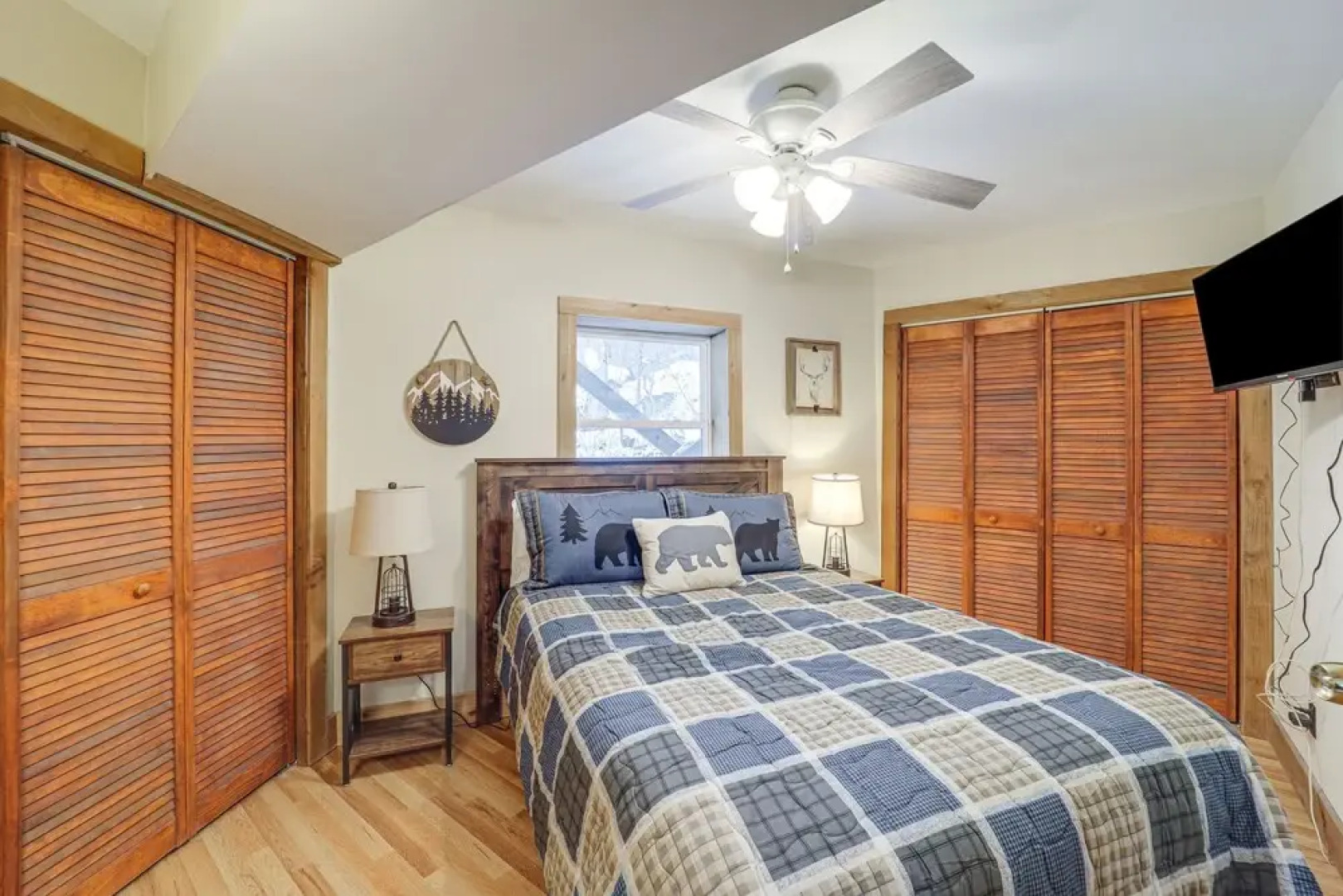 Beech Mountain Cabin w/ Deck: Half-mi to Skiing
