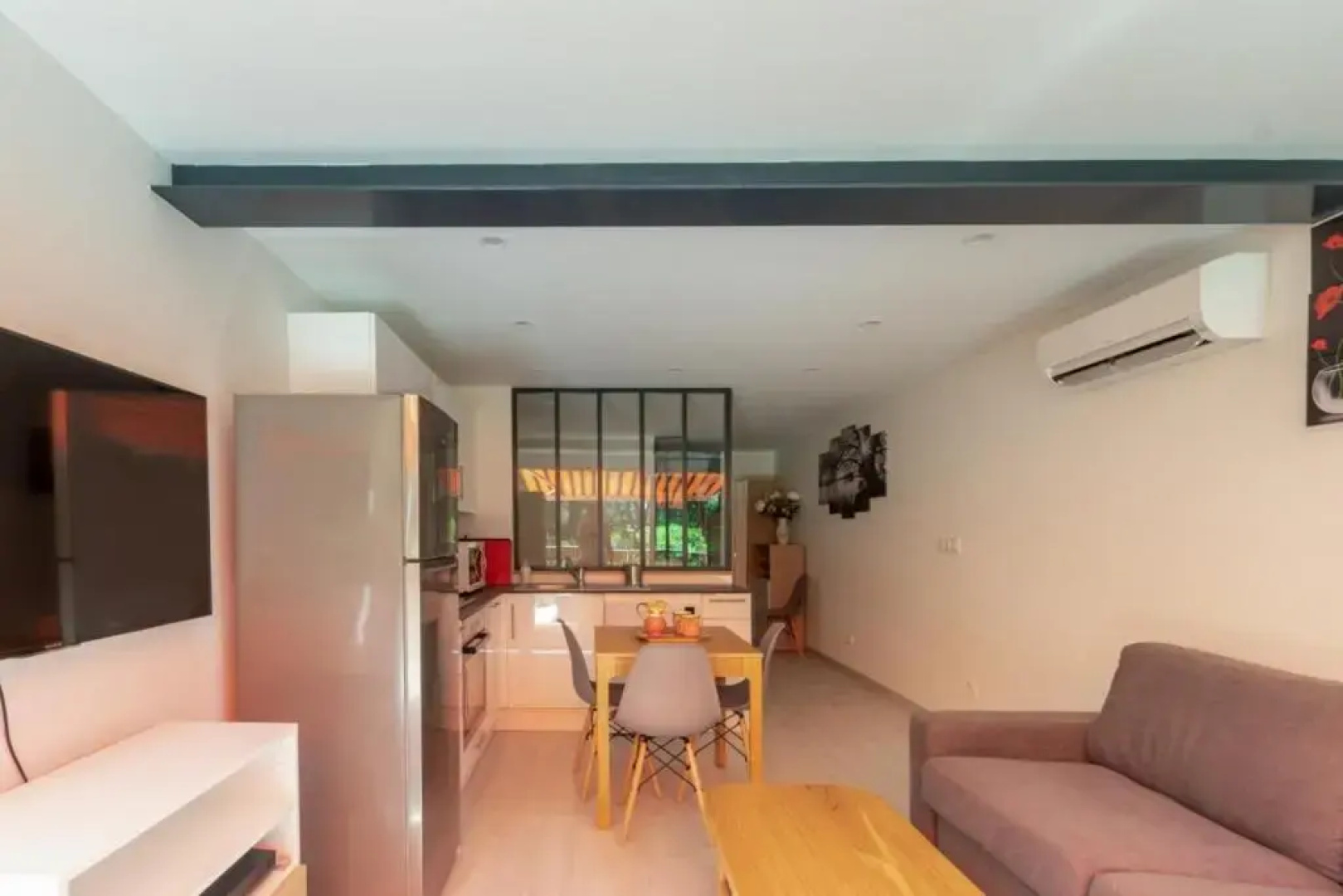 NICE STUDIO 30 m with TERRACE near the SEA