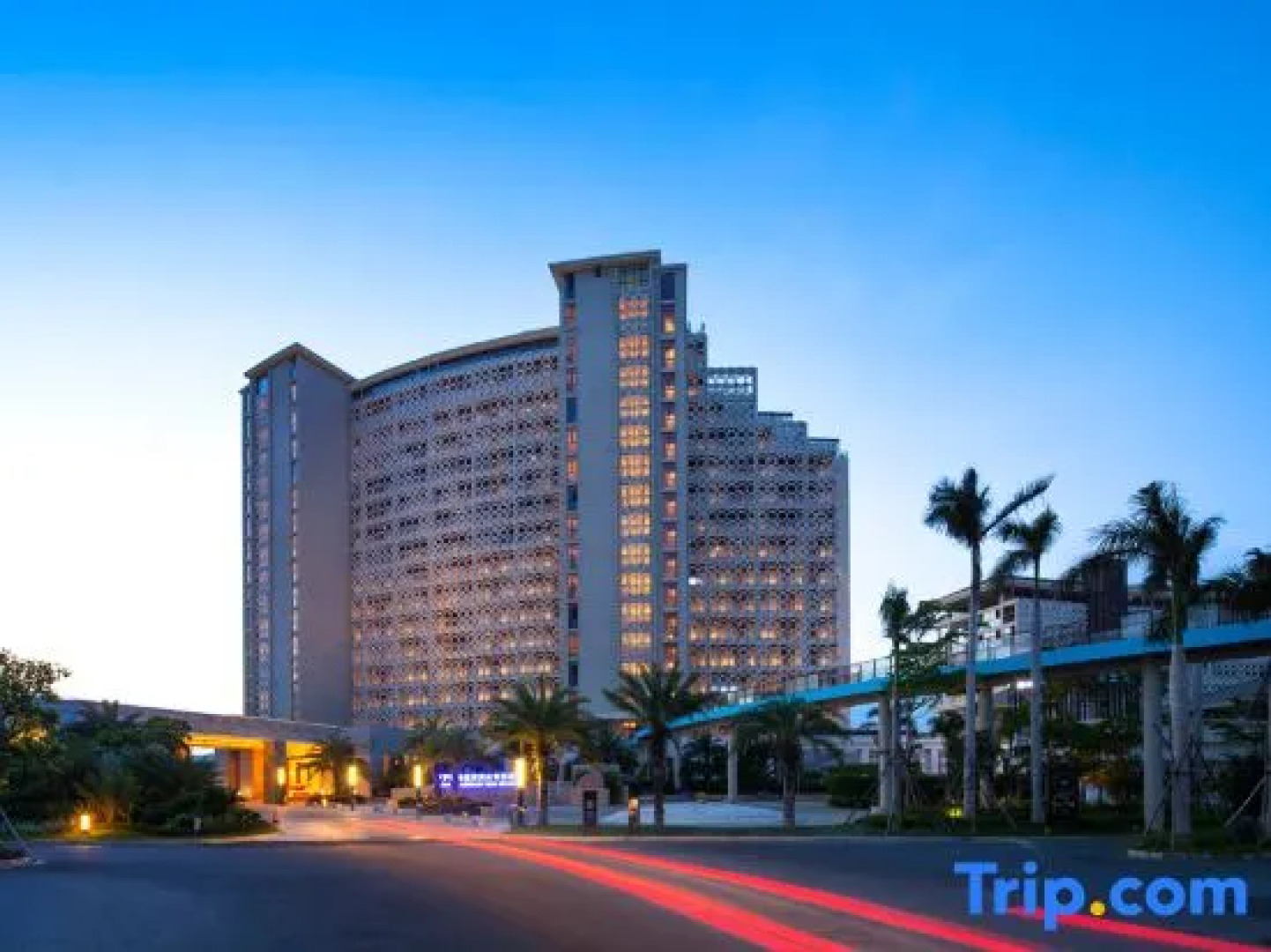 Aloha Oceanfront Suite Resort