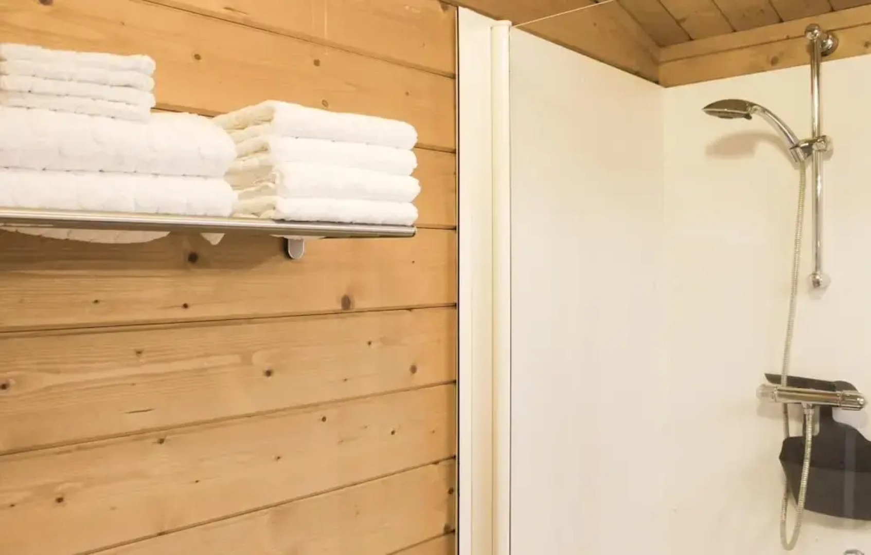 Amazing Home in Rheezerveen With 2 Bedrooms and Wifi