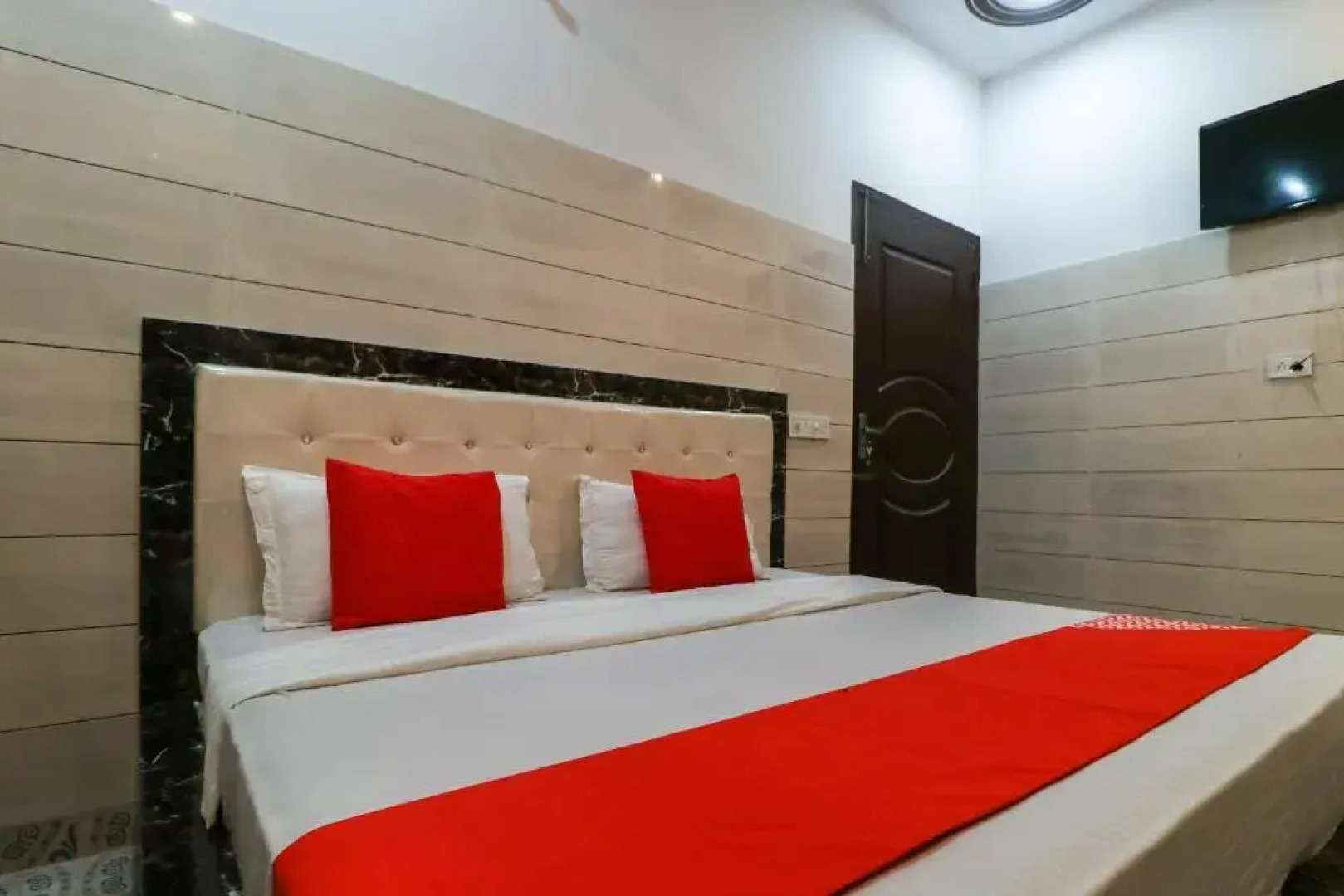 OYO 65320 Hotel Surya