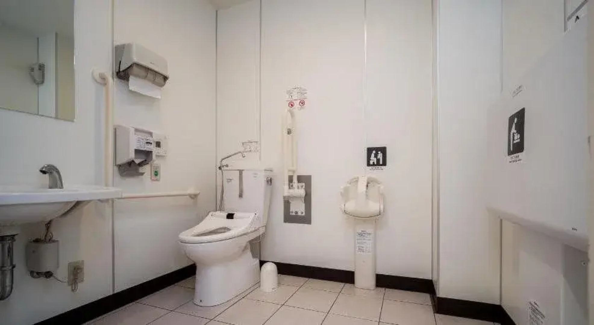 Super Hotel Yokkaichi/Along National Highway 1 (Kokudo Ichigou-Zoi)