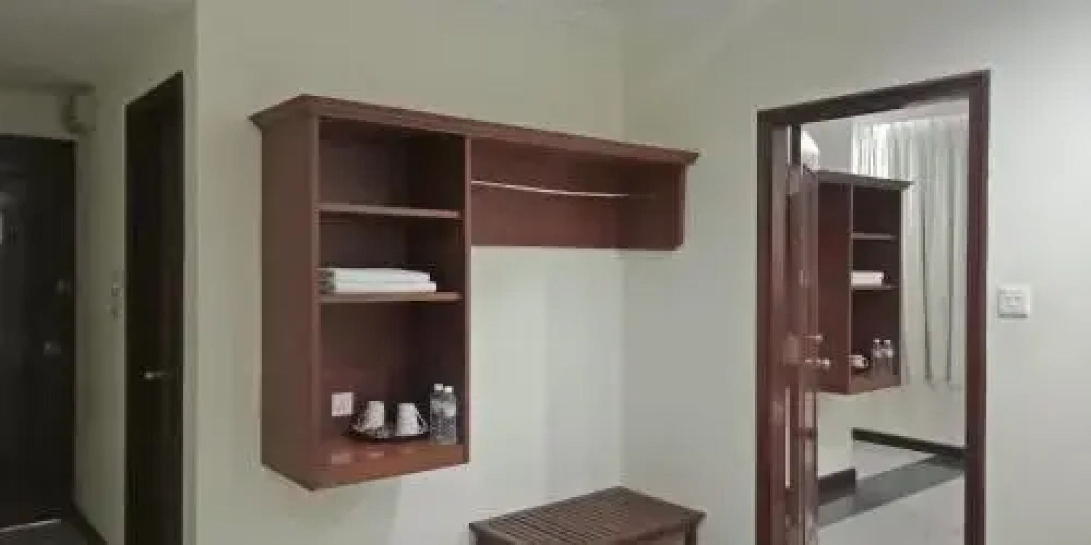 The Upper Deck Hotel