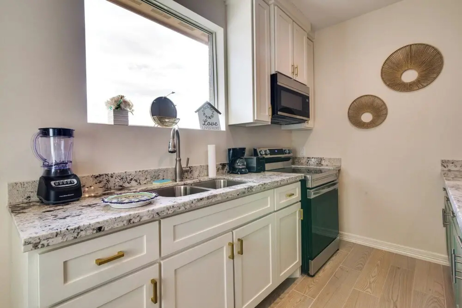 Wfh-friendly Brownsville Home w/ Private Patio