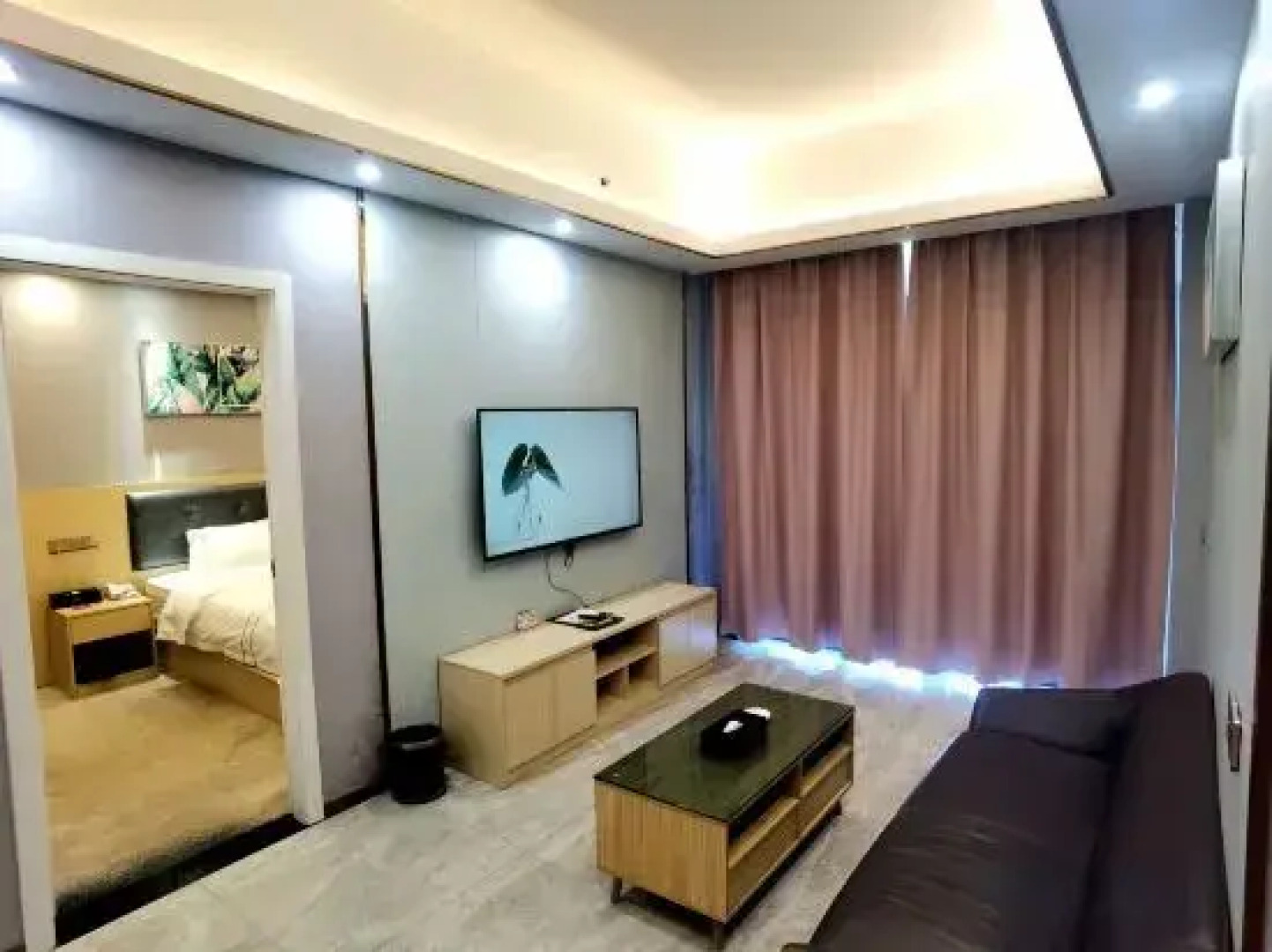 Royal Hot Spring Theme Inn