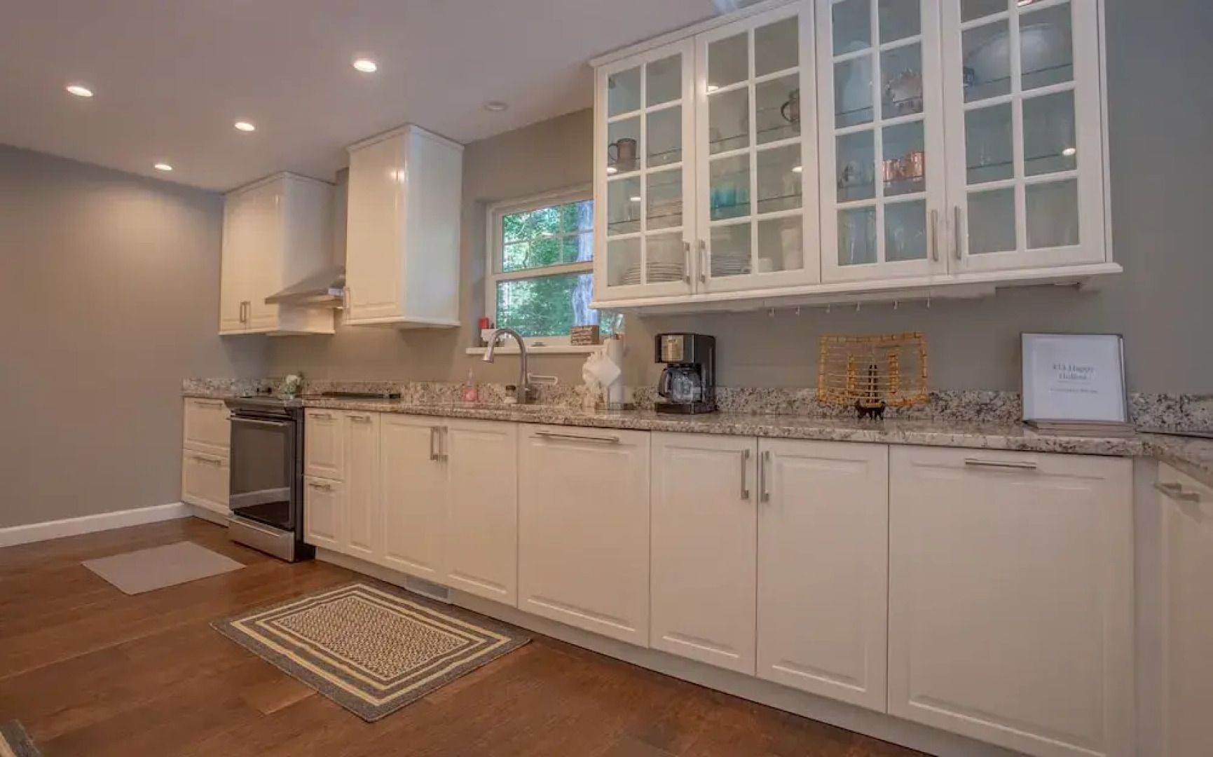 Happy Hideaway 4 Bedroom Home by RedAwning