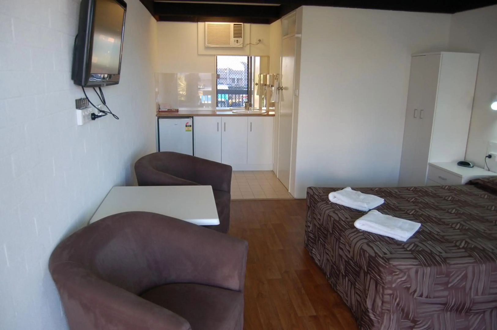 Slipway Hotel Motel