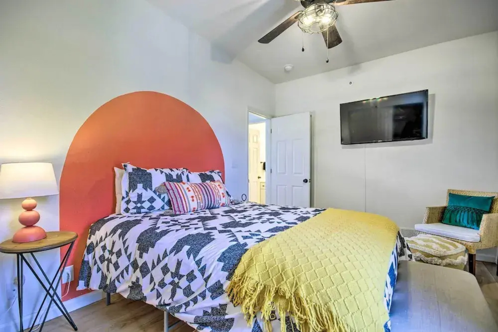 Boat Slip + Pool Access: Lake Ozark Condo!