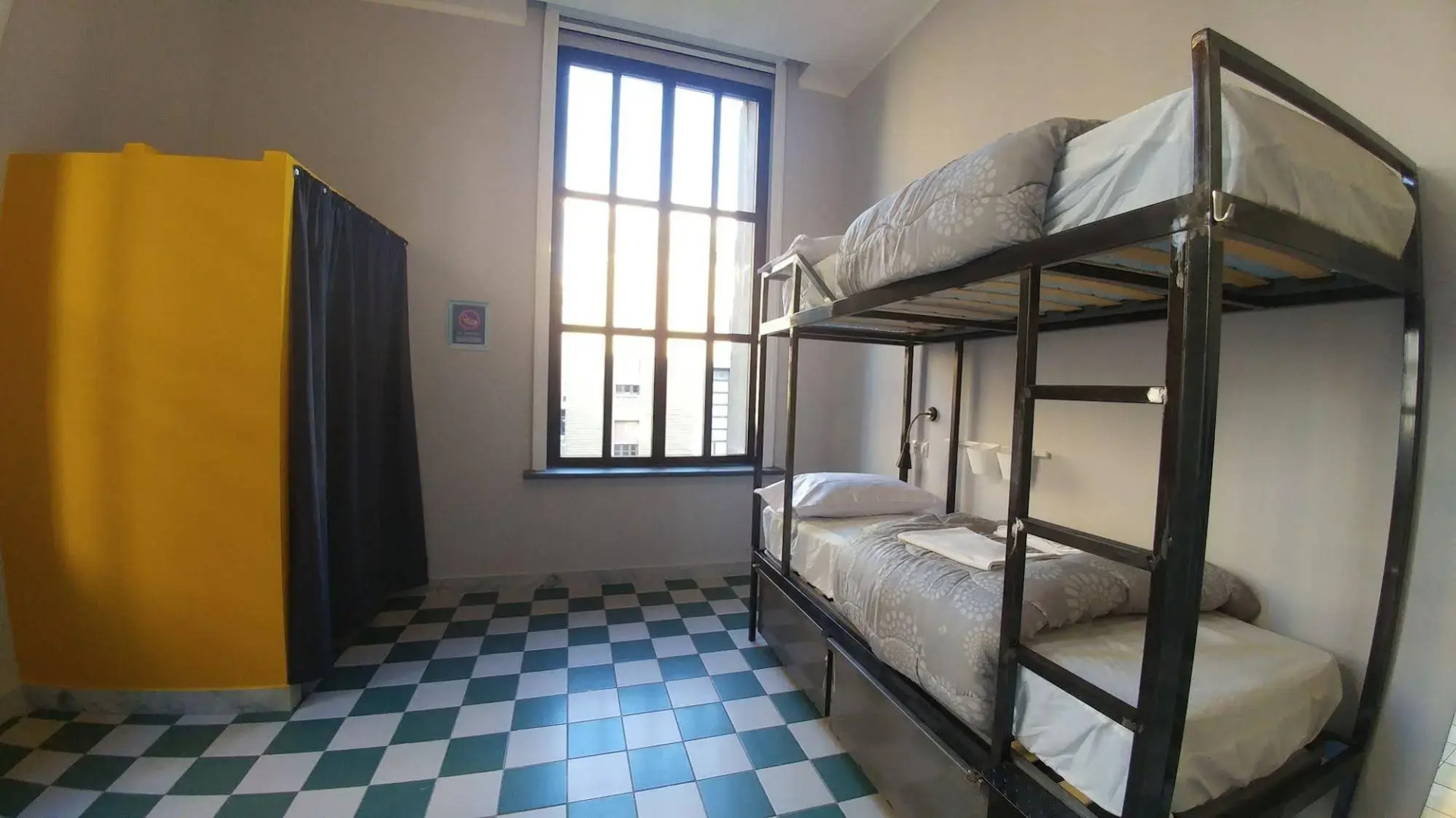 NeapolitanTrips Hostel and Bar