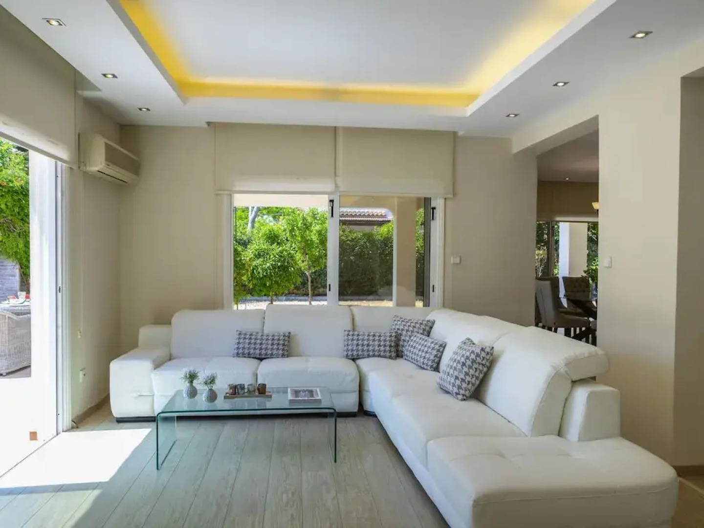 Meneou Seaside Mansion 7